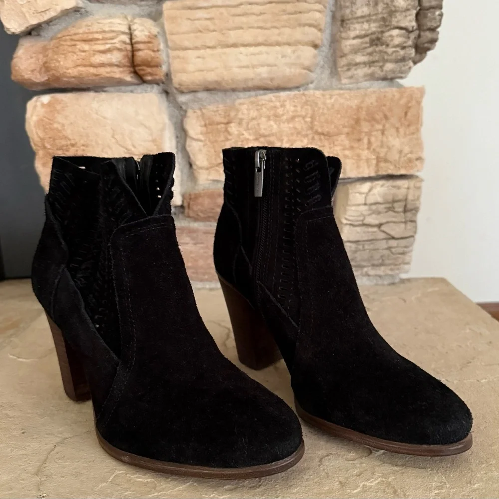 Vince Camuto super cute
